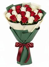 Букет Микс из красных и белых роз в Толбазы