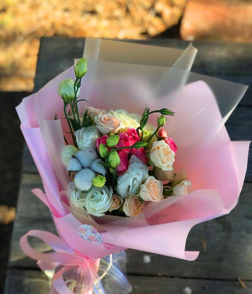 Букет цветочный коктейль в Толбазы Букет цветов из: Розы и Лизиантусы в Толбазы