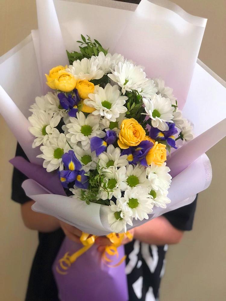 Букет солнечный привет в Толбазы Букет цветов из: Ирисы, Хризантемы и Розы в Толбазы