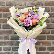 Букет цветочные ноты в Толбазы Букет цветов из:  Лизиантусы и Розы в Толбазы