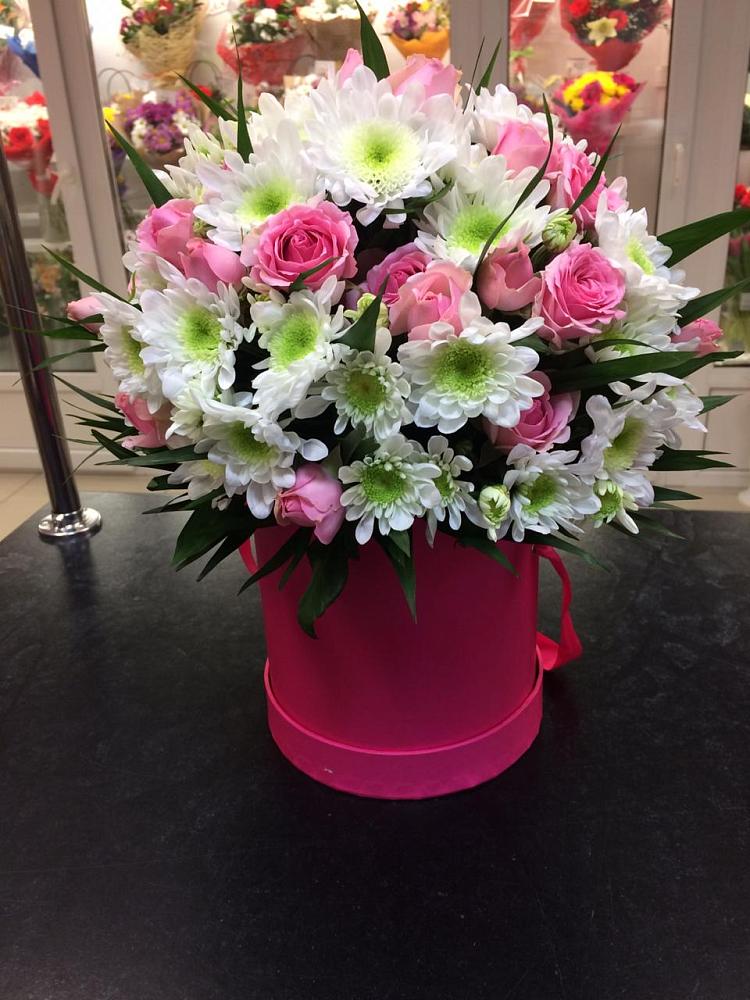 Композиция грация в Толбазы Цветочная композиция из Розы и Хризантемы в шляпной коробке в Толбазы