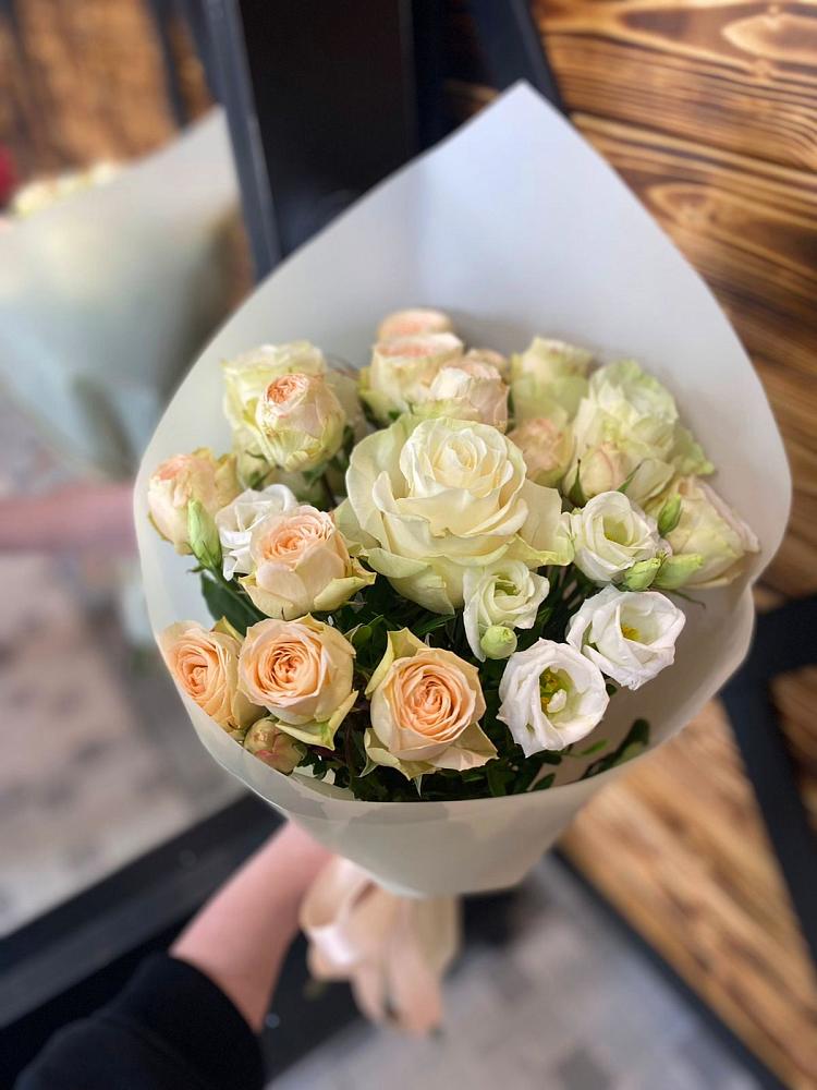 Букет Летний бриз в Толбазы Букет цветов из: Розы и Лизиантусы в Толбазы